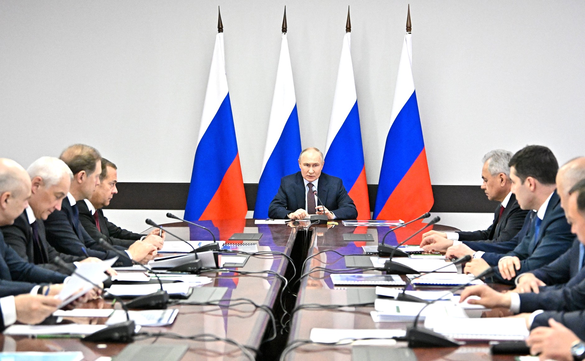 Владимир Путин провёл в КТРВ встречу с руководителями предприятий ОПК